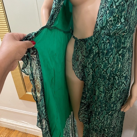 Goa Elegant Green Wrap Dress - Picture 12 of 13
